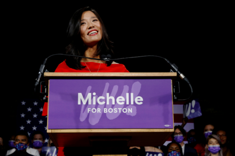 36歲華裔女性當選美國市長：穿一身紅裙宣佈獲勝 笑容滿面-圖2