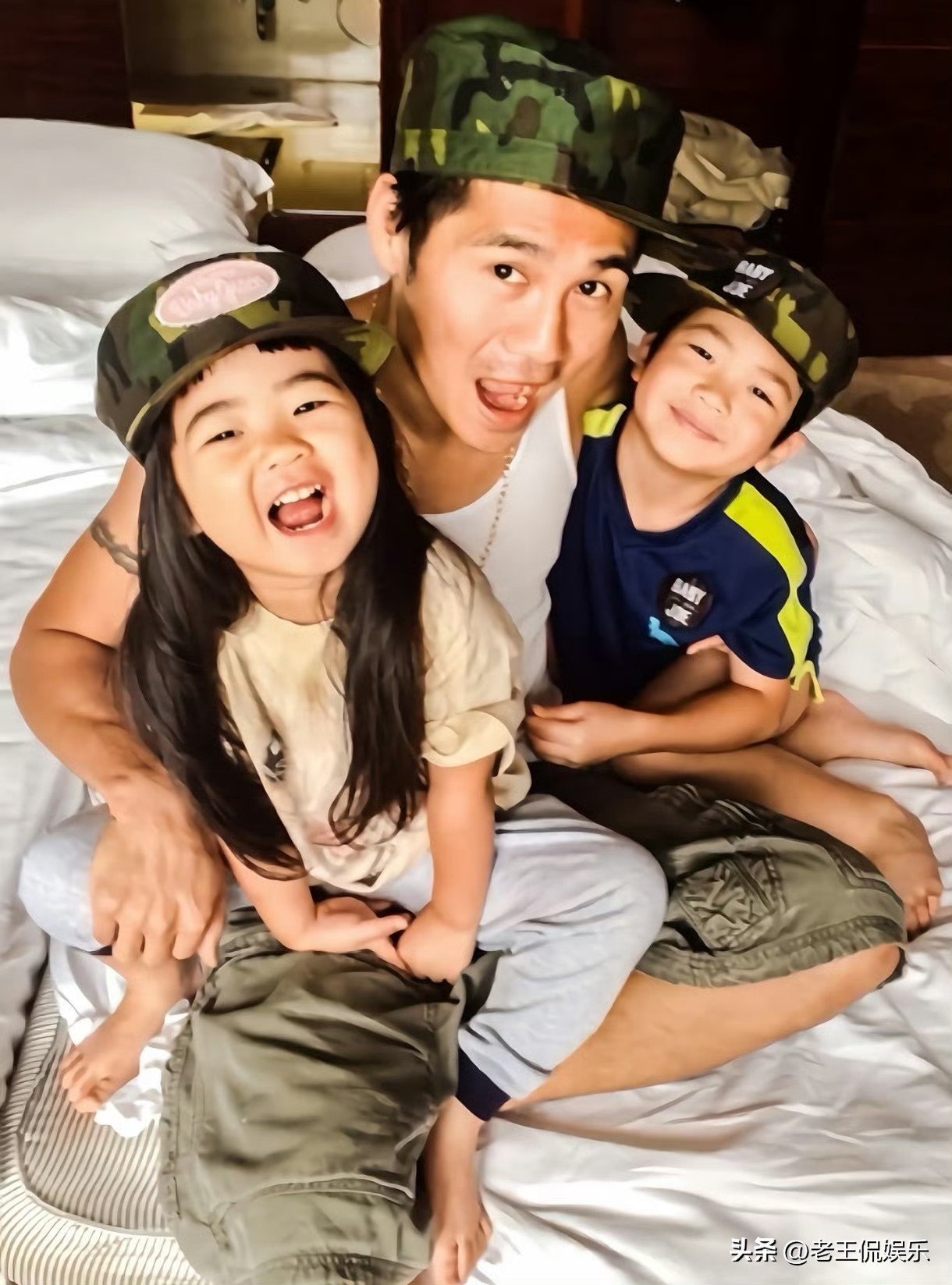 谁还记得爸爸去哪儿里的Joe！曹格儿子Joe公开表白女友，甜蜜引发网友热议。08年出生的少年已然成年，昔日节目里的萌娃褪去稚气慢慢长大。当年可爱的姐弟俩，如今都开启属于自己的人生，时光飞逝，看着真的让人感慨万千。
怀旧综艺