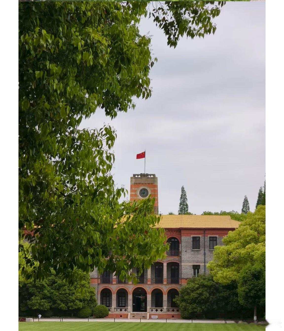 50 后是想卷也卷不起来的一代！长身体的时候，三年困难；要读书的时候，十年动乱；结婚的时候，只能生一个；建立家庭的时候，房子要自己买了；上有老下有小的时候，企业改制下岗了；退休的时候，二胎政策来了，要发挥余热；拿退休金的时候，老人不及新人、正高不如副高！都给 50 后碰到了！生活手记日常碎片plog