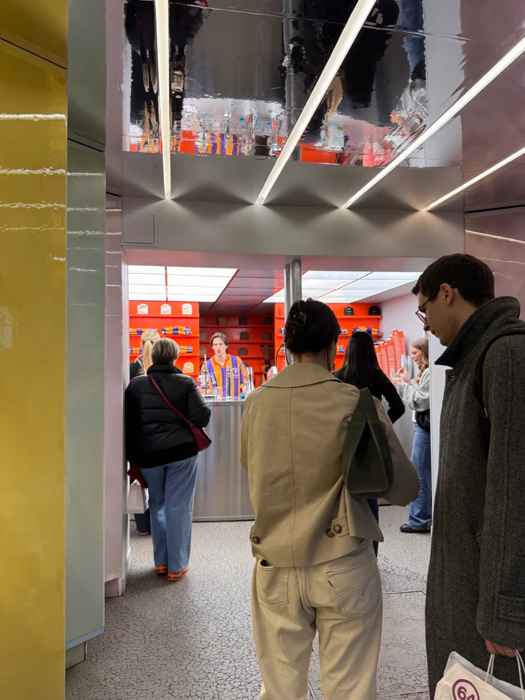 谁在巴黎，能再帮我带两杯回来嘛