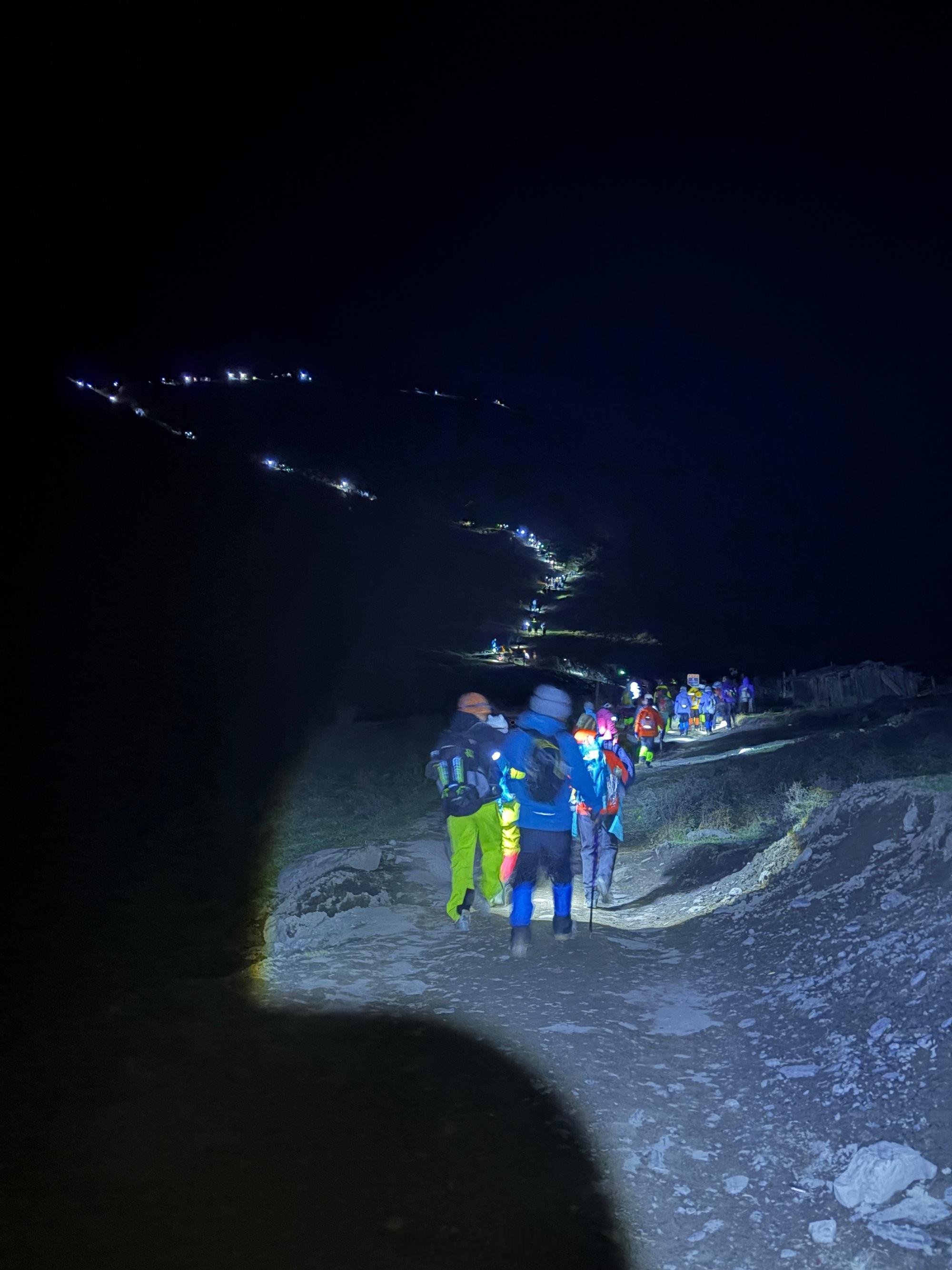 26岁时，我想去爬雪山，纠结了一年，我放弃了。27岁了，我想，我不能再...