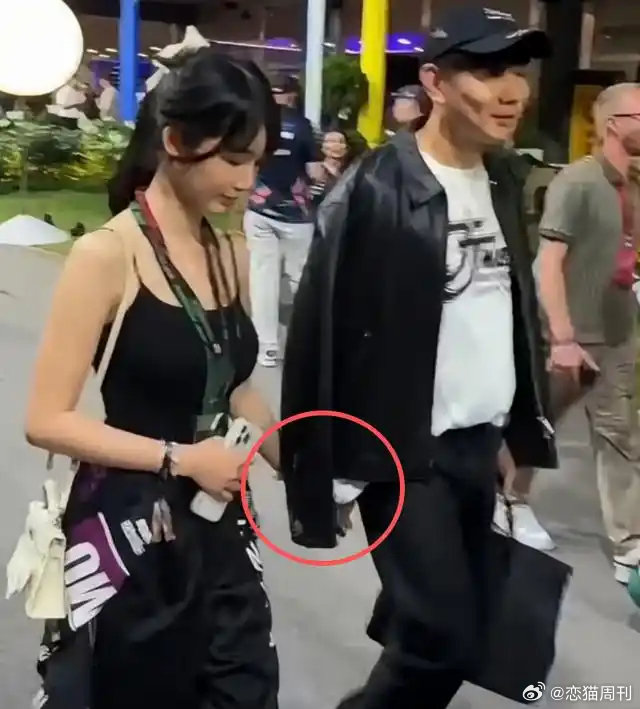 林俊杰高调带着小自己21岁女友出街而七七佩戴十六万爱马仕被嘲讽像父女 不被祝福的恋爱还是低调点吧 ​
