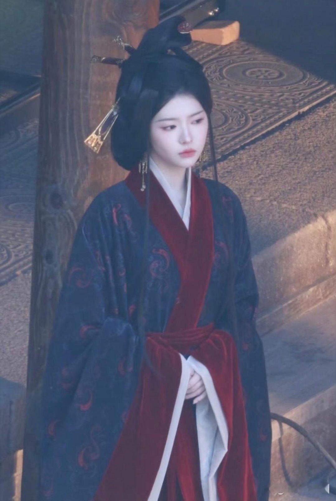 《刺棠》有好多美女啊。
卢昱晓｜梁洁｜孙珍妮 ​