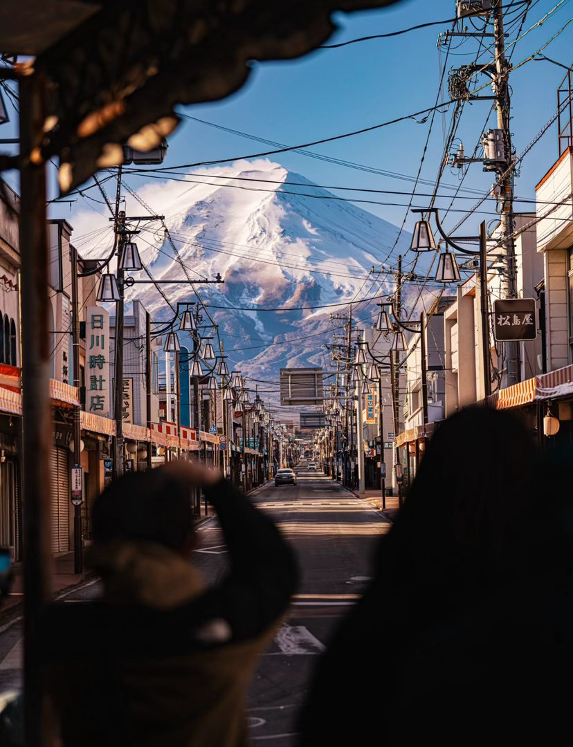🇯🇵 来日本旅游，包车真的省心很多！

机场接送｜东京市内｜富士山｜箱根｜镰仓｜伊豆｜跨地区接送
一台黑色阿尔法，舒适、宽敞，行李多、带老人孩子都比较方便。

📍成田机场｜羽田机场接送
📍东京市内包车
📍富士山 / 箱根
📍镰仓 / 伊豆
📍东京⇄其他地区
📍路线、时间都可以根据 ​