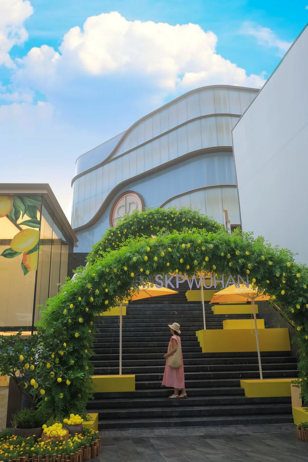 武汉夜游好去处❗️SKP美的仿佛在国外街头