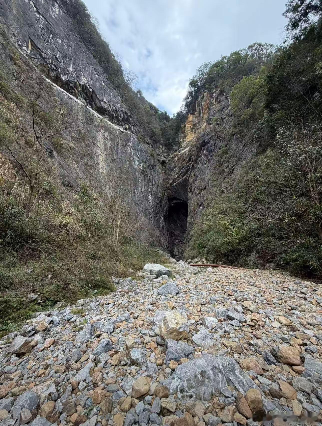假期第一天，被拉出来爬了个山国庆 ​​​