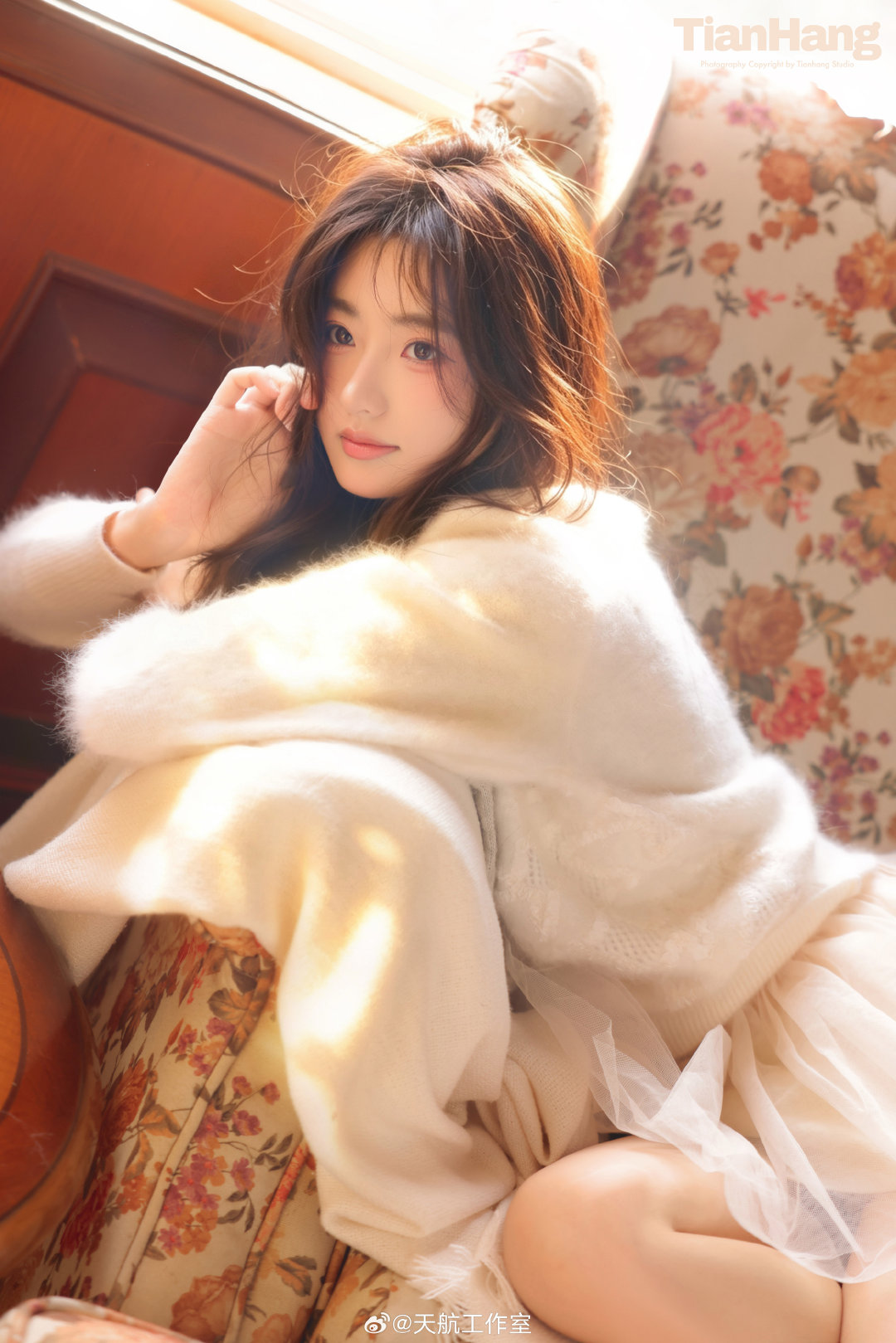 ☀拾一束午后柔光 收藏片刻温柔
🧚🏻‍♀️演员：
#天航工作室##韩系##少女心##少女写真##居家风##秋日氛围感﻿ ﻿# ​