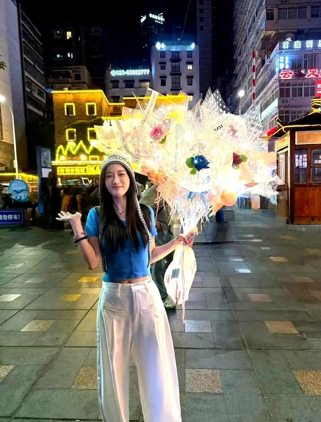 结果一出，评论区直接炸锅了！有人直呼：真能打！这位小姐姐在一线城市某街...