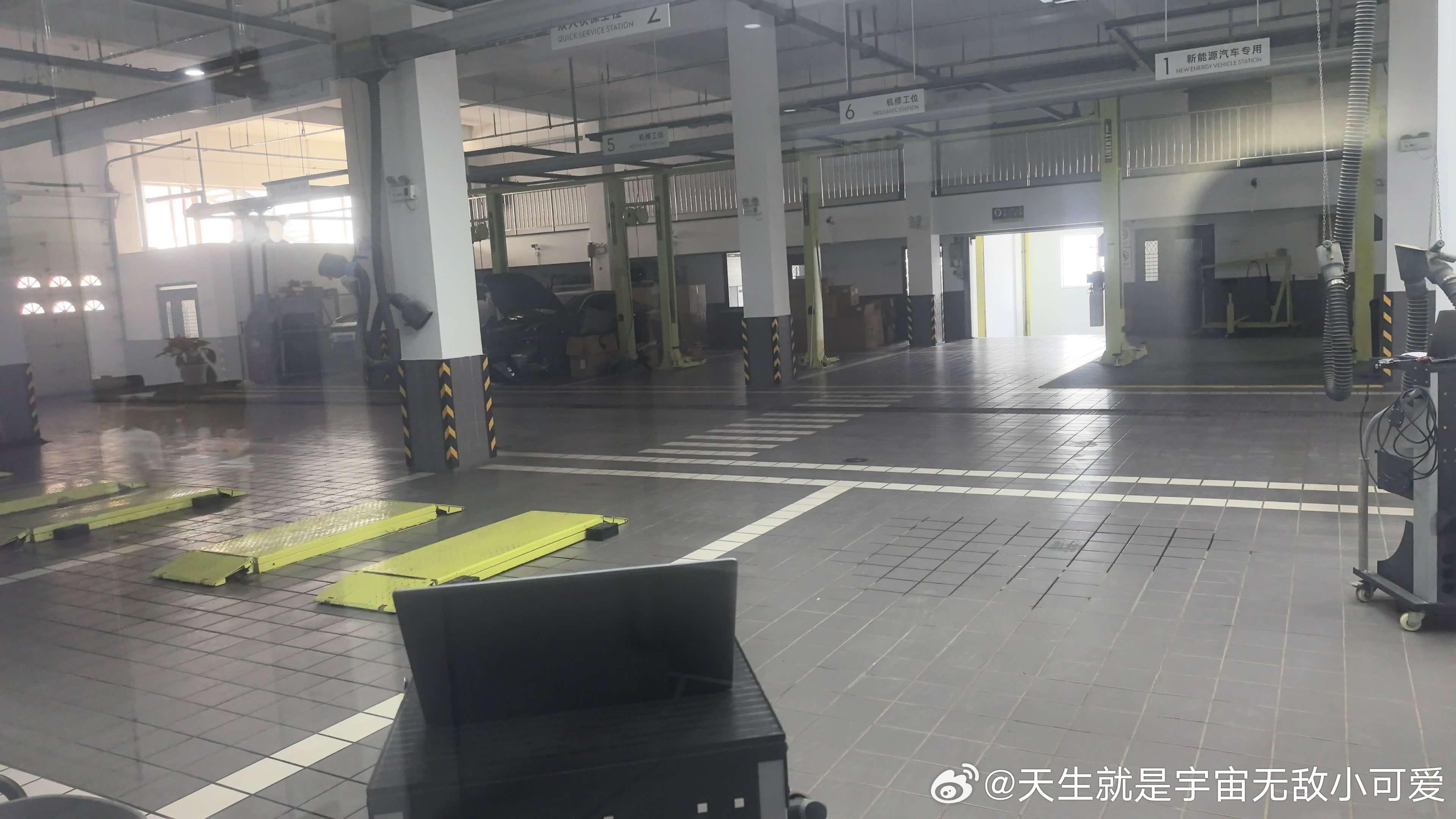 电车选领克10纯电，三电专属售后直接打消所有用车焦虑

当初下单领克10纯电，完全沦陷于无框轿跑外观、强劲快充和扎实续航，日常通勤、周末出游代步体验拉满。但作为纯电车主，我一直最担心三电检修、售后维权这类问题，几次进店保养后，领克专属纯电售后服务彻底治愈了我的电车焦虑。

保养不用专程抽 ​