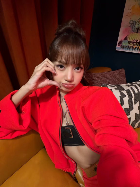 Lisa ins更新多伦多电影节美图及长文🥹🤎