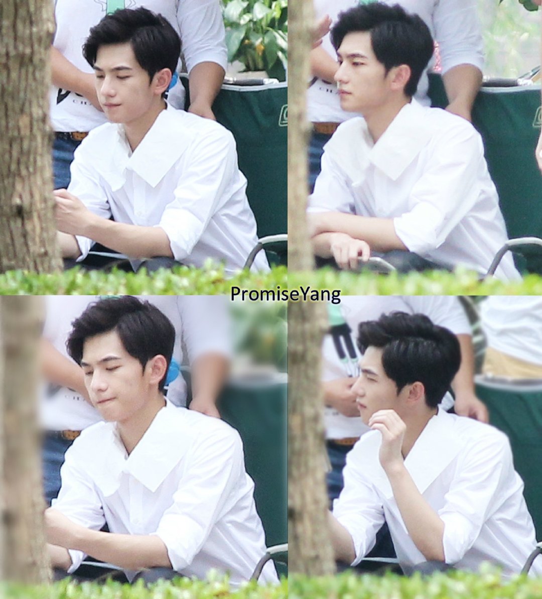 📆150828 上海《微微一笑很倾城》拍摄探班💙#小羊的那年今天#
想看现代剧的心又疯狂暴涨[抓狂]

#杨洋微微一笑很倾城# ​​​