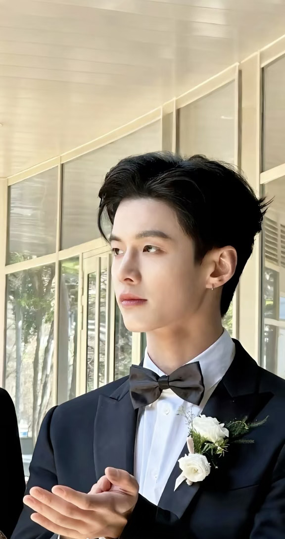 果然男人三十才是最佳观赏期
#何与 #何与三十而立驭光前行 #年上 #理想型