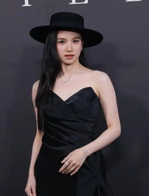 上海卡地亚暴露咖位：李现靠边，张婧仪排不上，C位是舒淇跟宋佳 ​