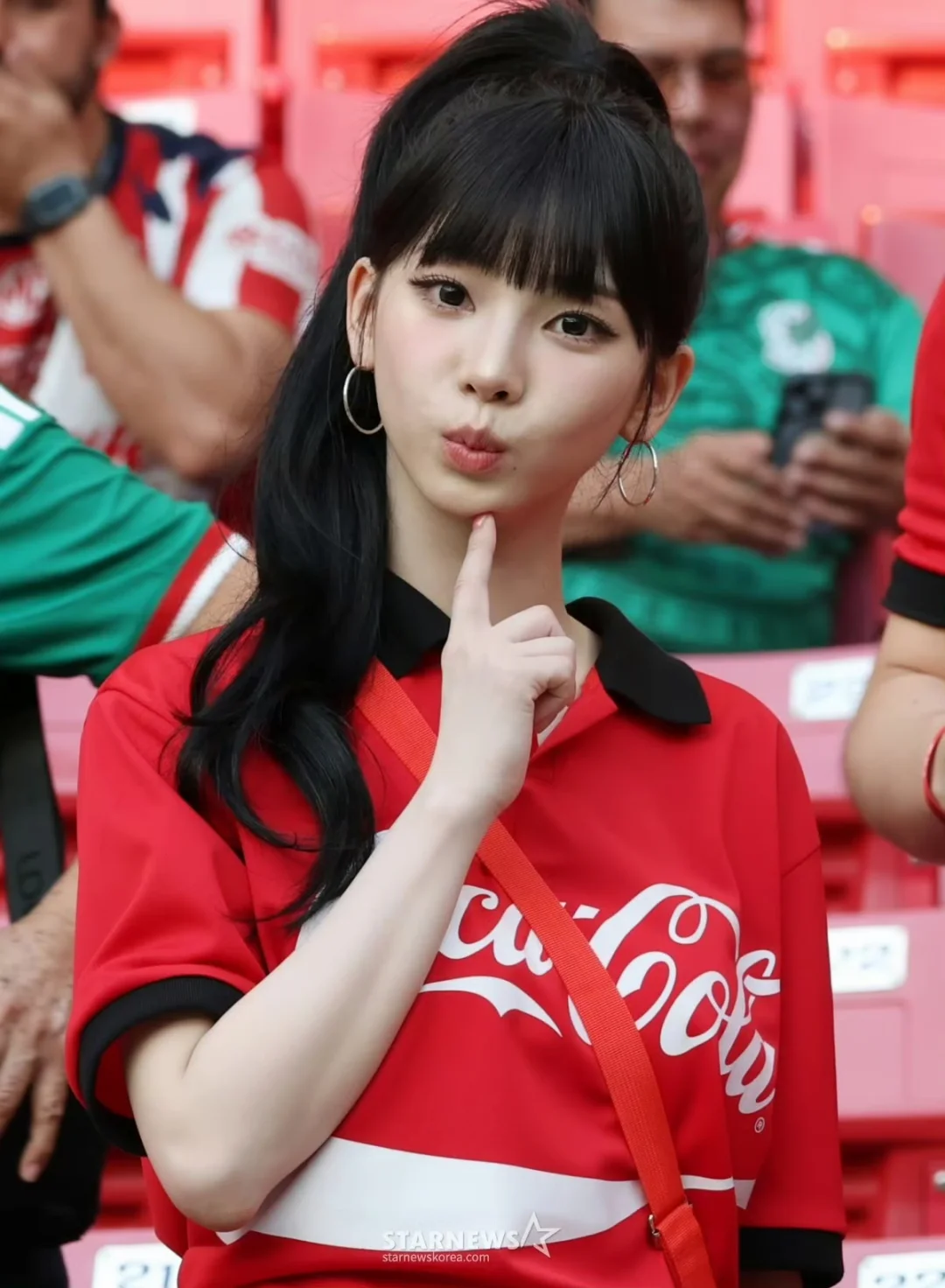 柳智敏世界杯开幕式新闻图 太可爱了