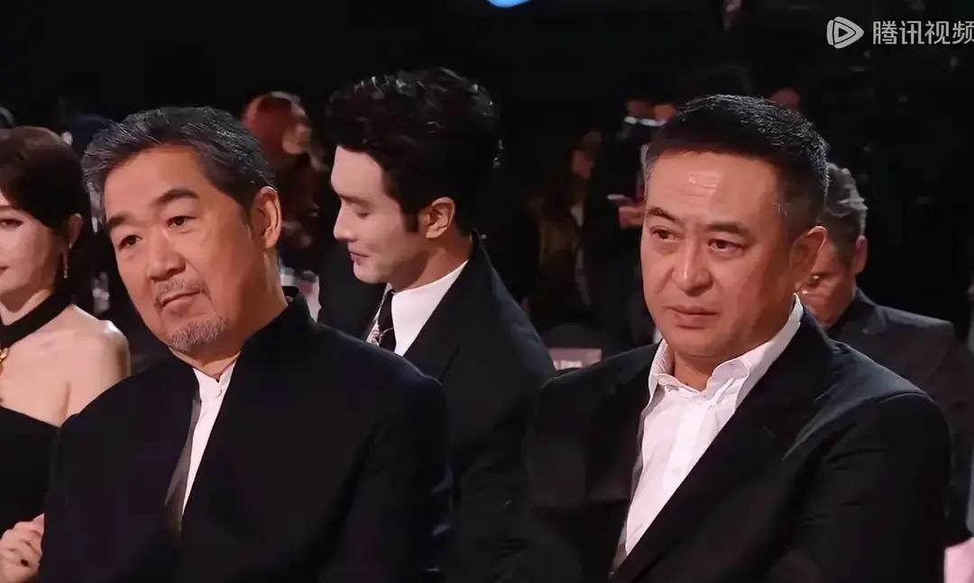 星光大赏熬到凌晨，张国立、段奕宏、倪大红、张嘉益、胡军几个老戏骨硬撑着...