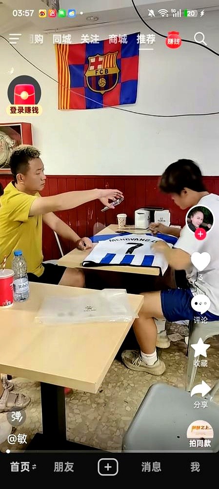 国内连40人大名单都挤不进去的弃子，转头就轰开了巴萨U18的大门。

17岁的吕孟洋这一脚世界波，直接把场边的西班牙人俱乐部7个球探看站了起来，当场拍板抢人。现在，他不仅披上了西班牙人U19B队的球衣，连队里的定位球都归他包办。

谁能想到，就在不久前，国内某少队直接把他拒之门外，教练撇下一句节奏太