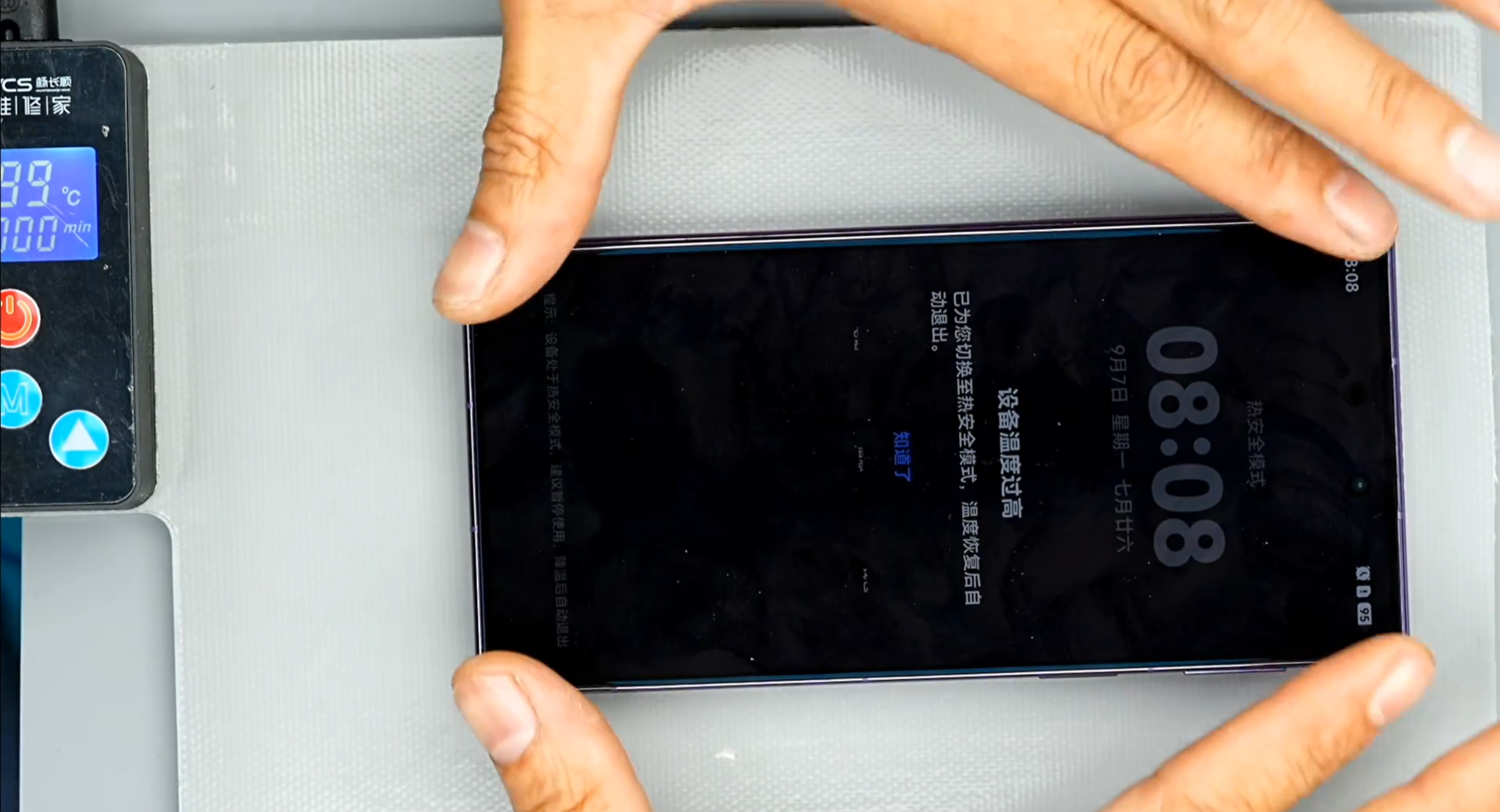 杨长顺和先看评测全网拆解华为Mate XT 2 非凡大师真机的直播引起了很多人的关注，看完直播之后我真切感受到了这款全新展翼三折叠的强大技术实力。

华为Mate XT 2 非凡大师之所以能做到三折叠依旧轻薄，最主要的就是在展翼三折叠的设计上太巧妙了，左右展翼式开合逻辑不仅手感好，还涉及整个铰链系统