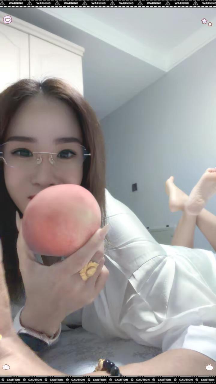 白天不懂夜的黑，孤寡老人的快乐就是这么简单