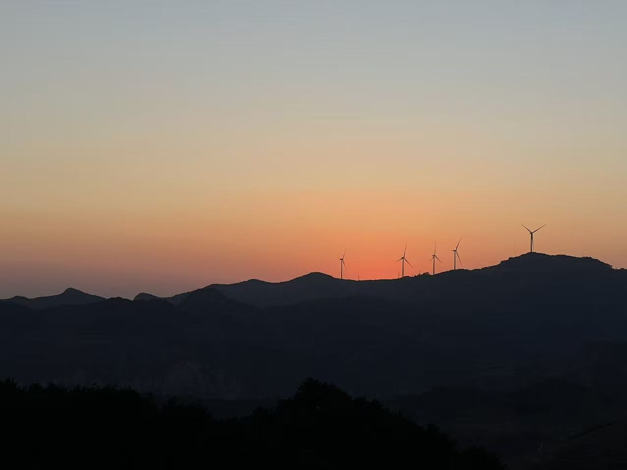 趁着霜降进山赏秋，开昊铂HT出门，这个车带驾驶辅助，跑山路没那么累，慢慢逛看满山秋景，大家开车一定要专心。【来自懂车帝车友圈】