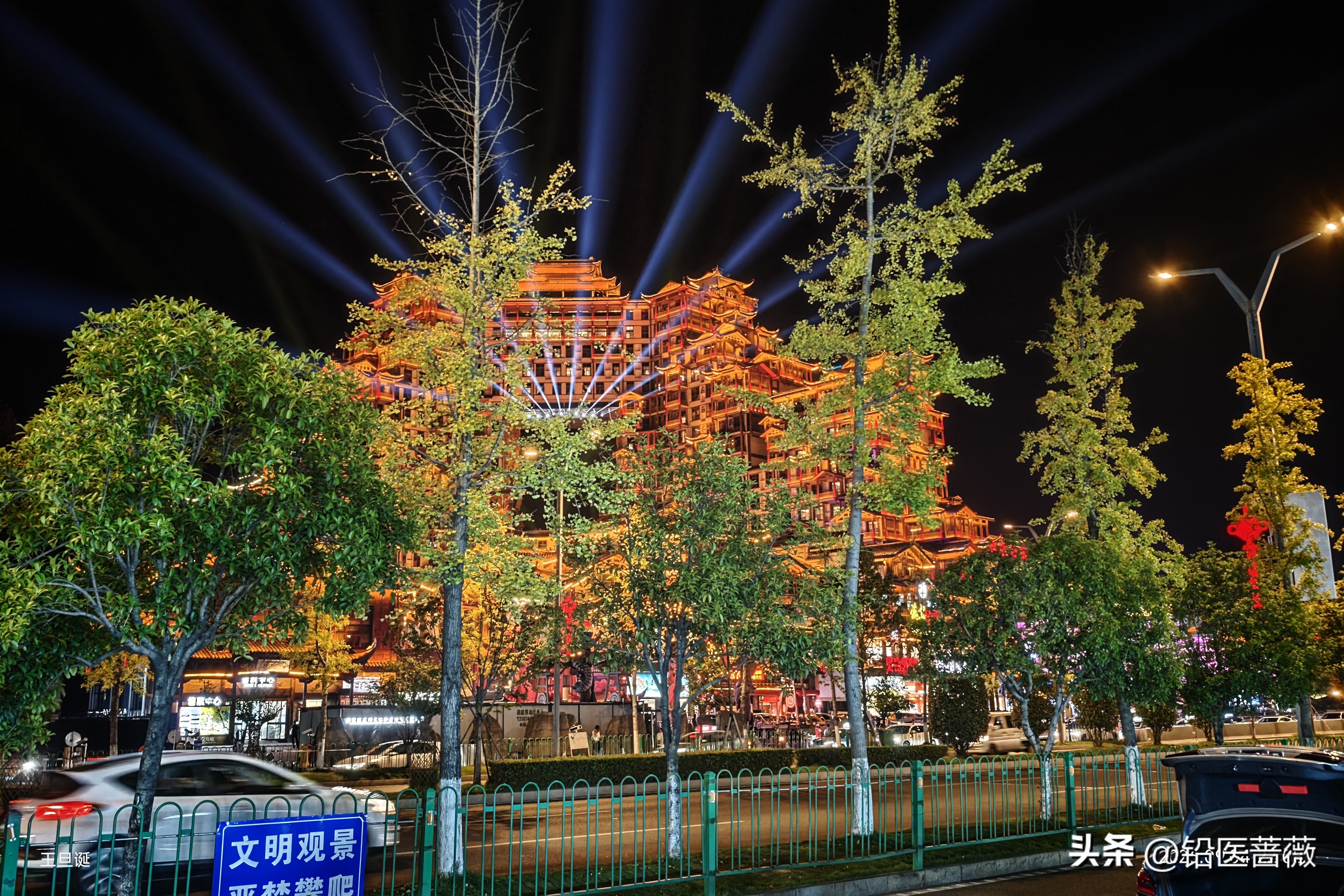 既然两个人都去做婚检了，体检结果互相看一看本来就是理所应当。要是自己看不懂，拿着报告单挂号找医生咨询一下，也是很简单的事。
 
肯定有人会说，对方不肯把体检结果给自己看。如果明明准备结婚，对方连婚检报告都不愿