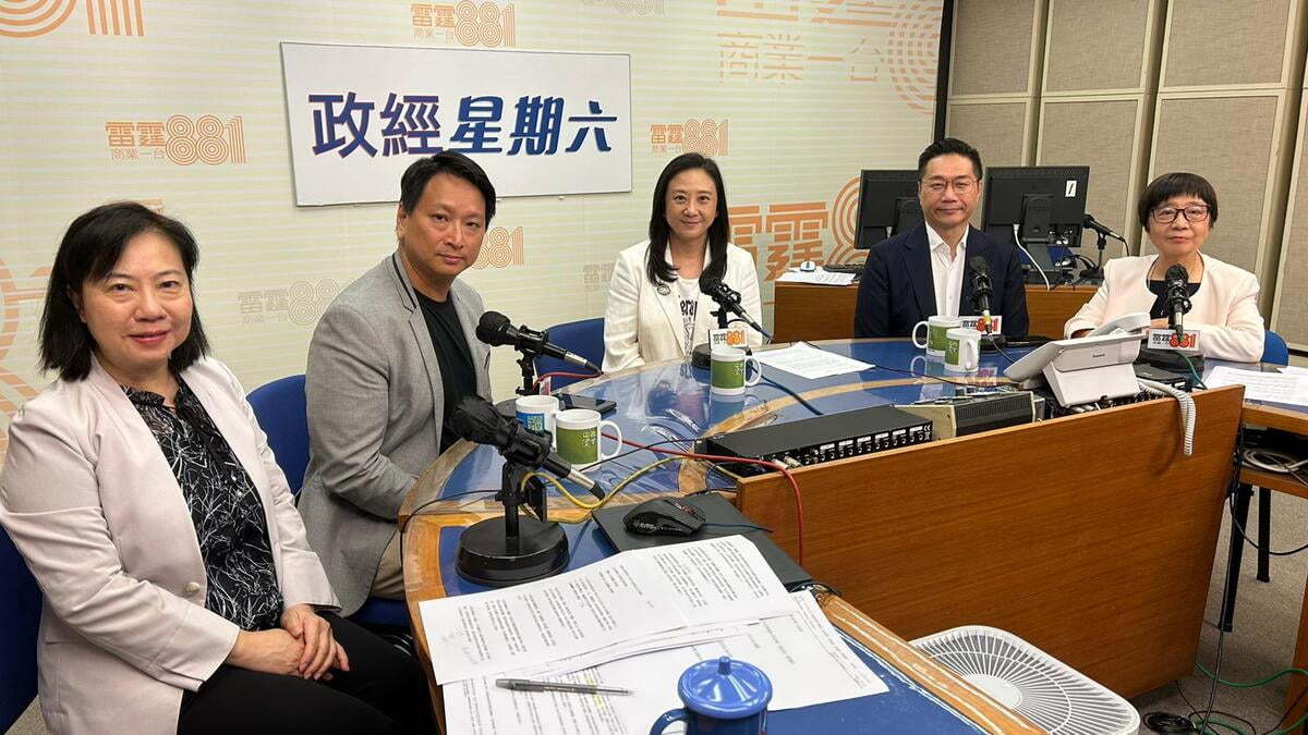 商業電台 - 立法會議員建議政府搞好經濟創科及保就業

行政長官李家超將於下月16日公布香港首份五年規劃，隨即發表新一年度《施政報告》。多名立法會議員在本台節目表示，基層市民未能感受經濟發展成果，建議政府要進一步搞好經濟。

民建聯立法會議員葛珮帆則指，香港品牌「值錢」，包括產品、服務及 ​