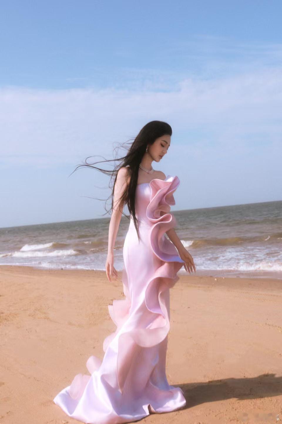 备菜三人组属实是在硬扛，昼夜颠倒休息碎片化，王俊凯夜里睡不了多久，一大...