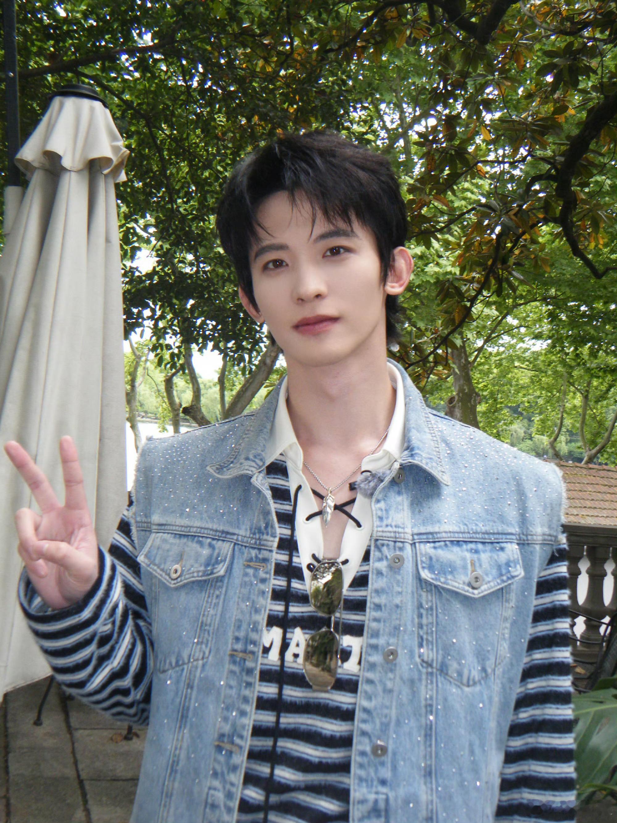 #常华森[超话]##常华森0906生日快乐#29岁的常华森 生日快乐！！！这是我喜欢你的第三年了，今年的我更加注重了自己的生活，没有过多的关注你的事情，有时候就会想我会不会太过于疏忽关于你的事情了，每次得到你的新消息时，我都会紧盯着你的脸和眼睛说，怎么会有这么帅这么优秀的人，看到你做的那些好 ​