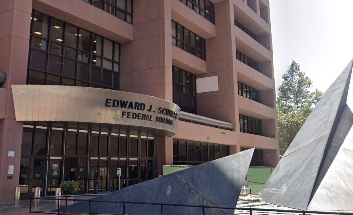 【国会代表团参观圣地亚哥移民拘留所】在连续被拒绝进入位于圣地亚哥市中心...