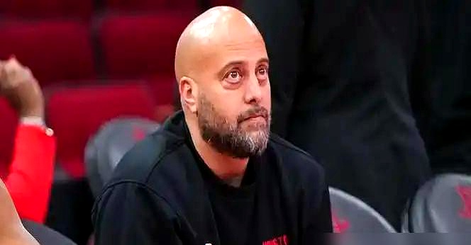 现在再看看季后赛里，这笔账算得真叫人头皮发麻！    火箭队的斯通总经...