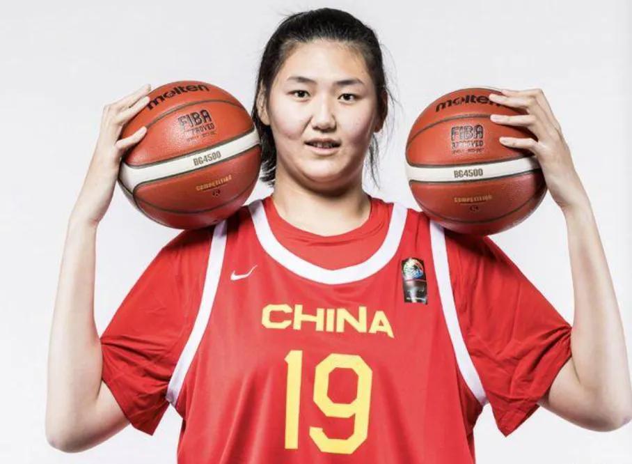 张子宇是一名中国女子篮球运动员。2007年5月出生于山东省，现效力于山...