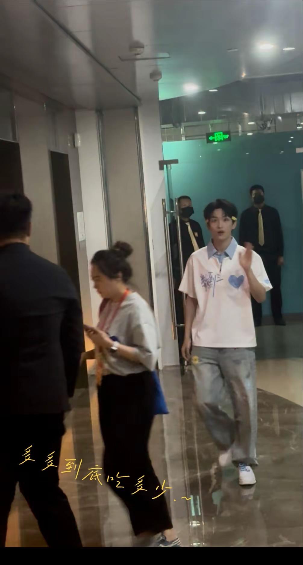 黄子弘凡帅！明星侧拍 天选欧巴 男明星登场
