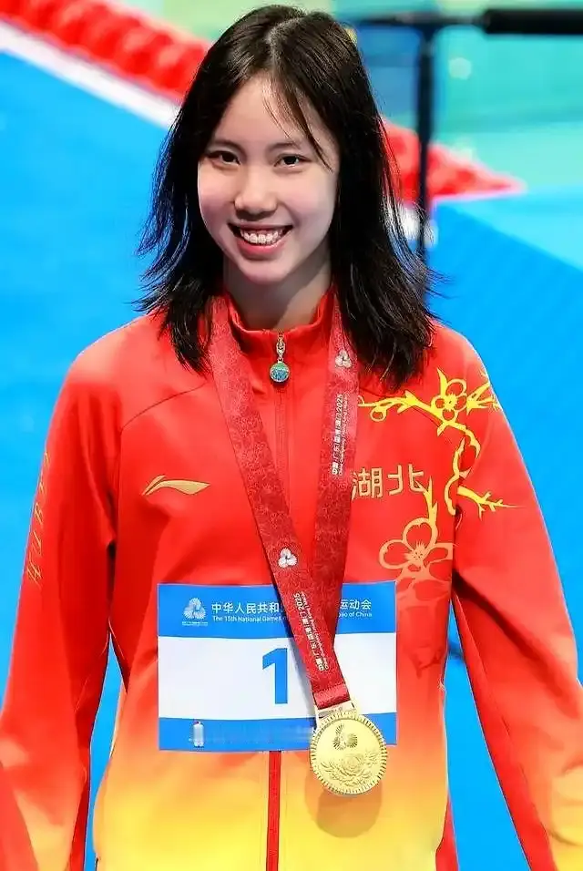 今日丨彭旭玮为中国代表团拿到第25金
      名古屋亚运会女子200米仰泳决赛，彭旭玮游出2分05秒77刷新亚洲纪录拿到金牌。17岁小将孙铭霞收获银牌，中国队包揽金银牌。
