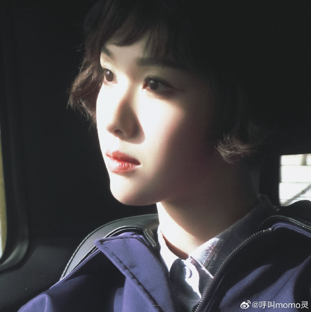 💚#陈都灵谎言之躯# 🔔#陈都灵姜小芸# 
當太陽升起 我們都要比昨天更幸福
𝓦𝓱𝓮𝓷 𝓽𝓱𝓮 𝓼𝓾𝓷 𝓻𝓲𝓼𝓮𝓼, 𝔀𝓮 𝓰𝓻𝓸𝔀 𝓱𝓪𝓹𝓹𝓲𝓮𝓻 ​