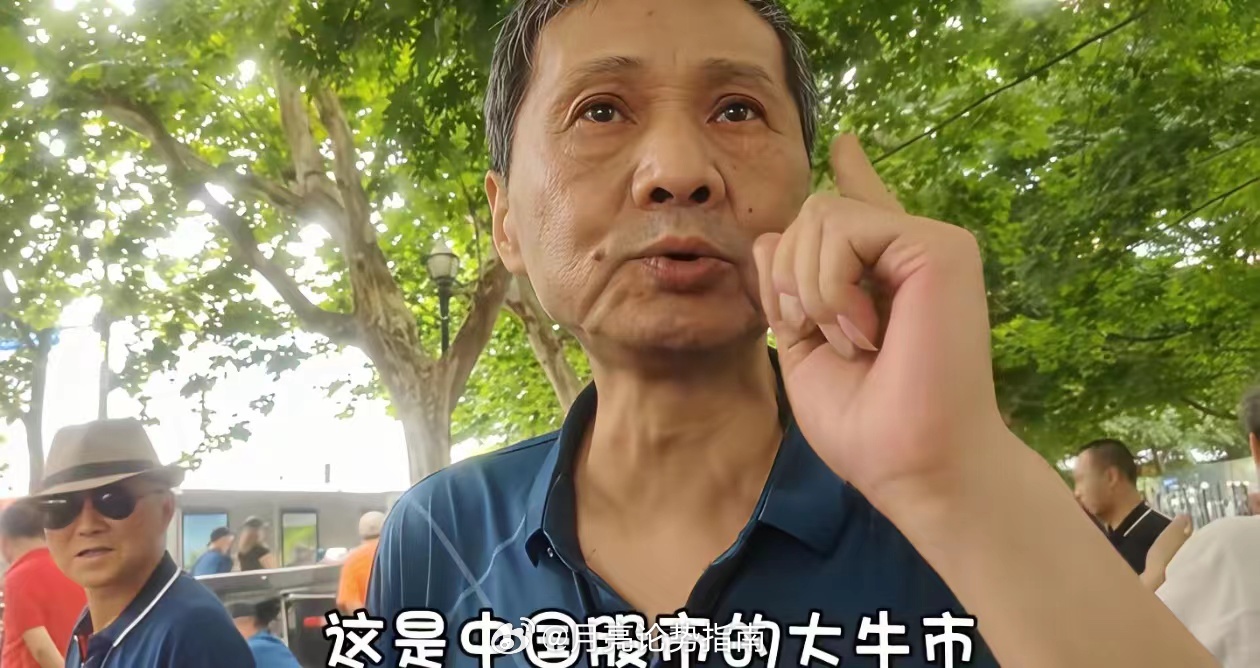 近期 A 股市场热点轮动较快，整体以结构性行情为主，没有全面普涨机会。下面梳理当前市场关注度最高的几大方向，以及资金讨论的核心逻辑。
一、浸没式液冷
随着 AI 服务器算力密度持续提升，传统风冷方案已经难以满足高功率机柜散热需求，浸没式液冷作为新一代散热方案，行业渗透率持续提升，市场空间 ​