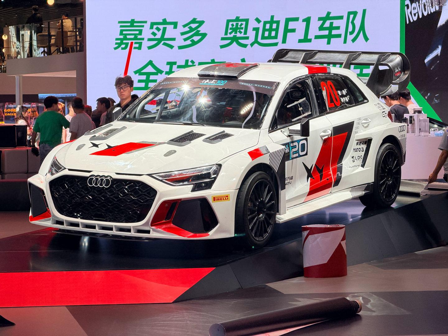 张弛今天在别家站台

#2026成都车展# ​