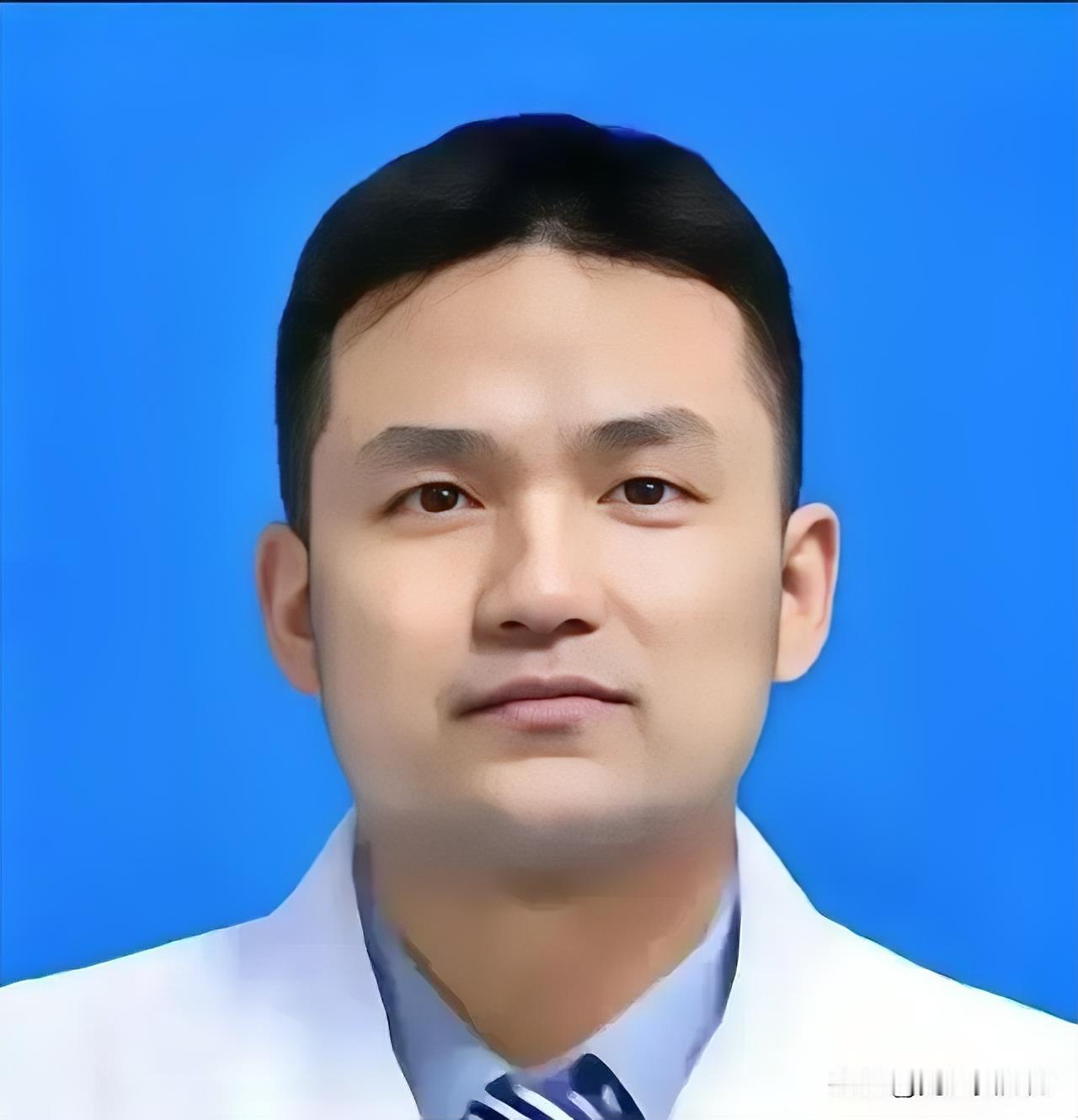 湘雅二院那把手术刀，终于被判了17年 但比判决更冷的，是那6个人本不必挨那一刀

你还记得刘翔峰吗？

2022年那阵子，热搜炸过一次。

“找不到癌细胞就切胰腺”“没指征也推手术”“把患者吓到发抖再开刀” 当时很多人说：这不会是谣言吧？医生再黑，也不至于拿人肚子当提款机？

2024年10月31日