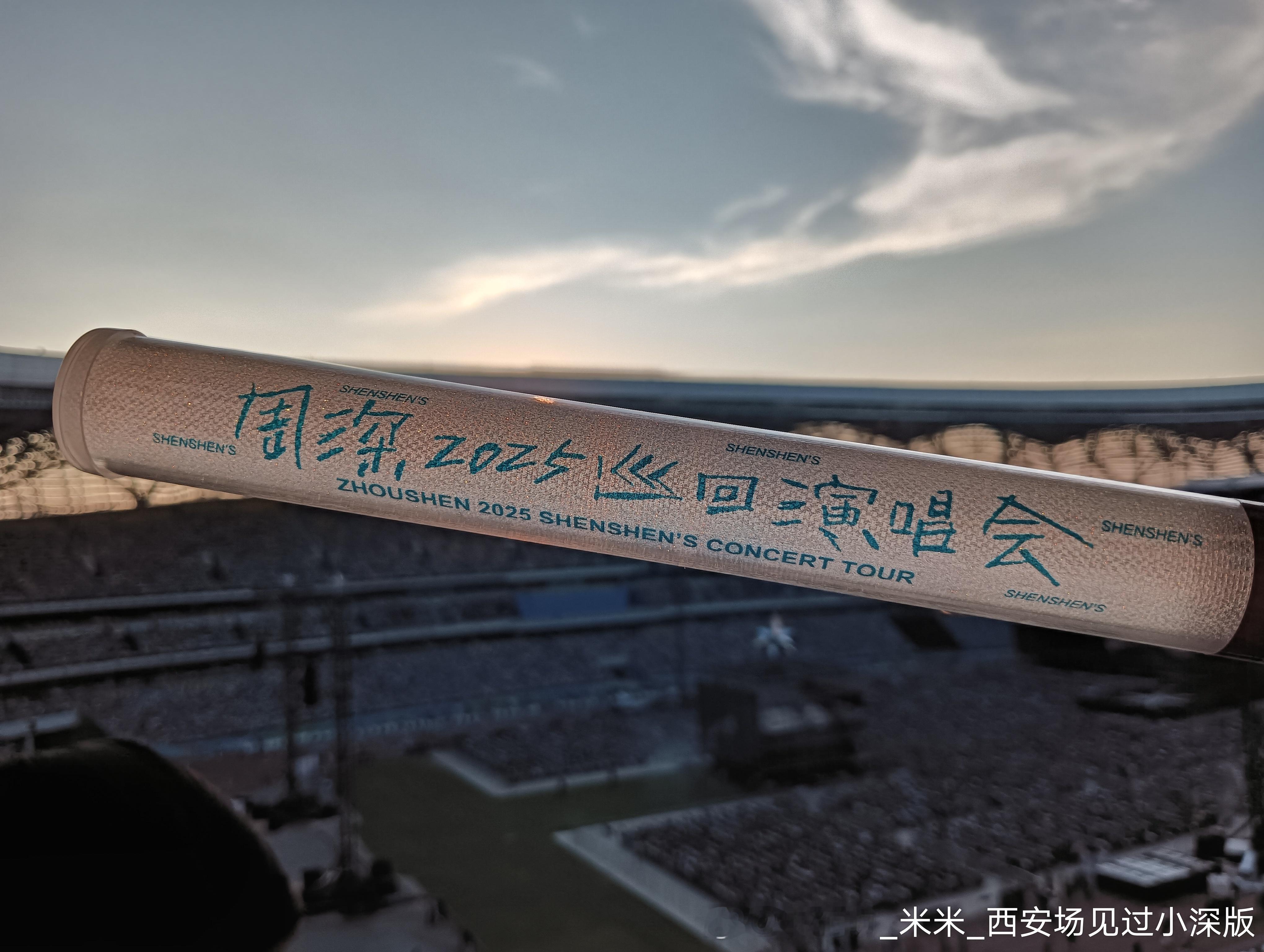 #周深[超话]# #超星动告白信箱#我进米缸居然已经四年了！说长不长，说短不短！话说回来还是小学毕业那年的事了哈哈哈 当时毕业季特别流行起风了哈哈哈现在也流行 我就开始在狗儿上搜 诶！周深《起风了》映入眼帘哈哈 当时我也喜欢唱歌 真的特别痴迷吧！痴迷唱的好听的歌手 也是一种佩服！ ​