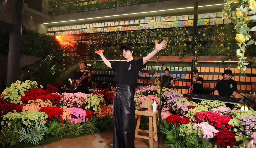 #摩登兄弟[超话]#  超级康乃馨开漂亮了🤩#孙红雷空降刘宇宁直播间# ​