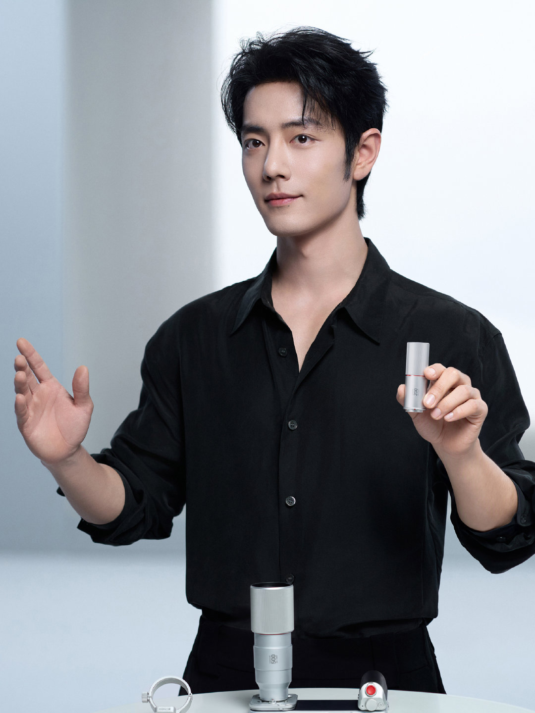 #肖战要求100%公开售票#尤其是座位比较远的朋友，必须用肖战代言的Magic9 Pro Max拍肖战演唱会！
真正近在眼前 ​