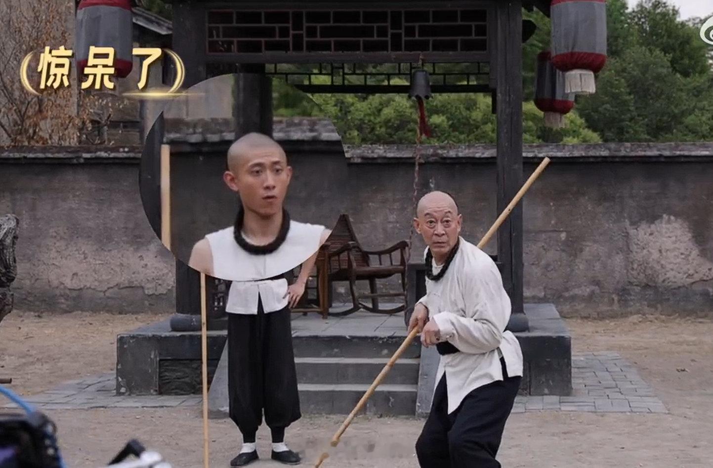 #六小龄童直播教网友演猴##云雀叫天录# 干货满满的艺术分享直播，六小龄童细说演猴先传神再塑形，现场示范对比，清晰展示猴戏表演核心要点。 ​