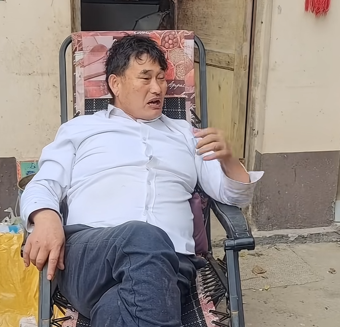 大衣哥的“黑粉”要哭了！最新商演动向曝光，下个月月初，将会在金山岭长城举办公益音