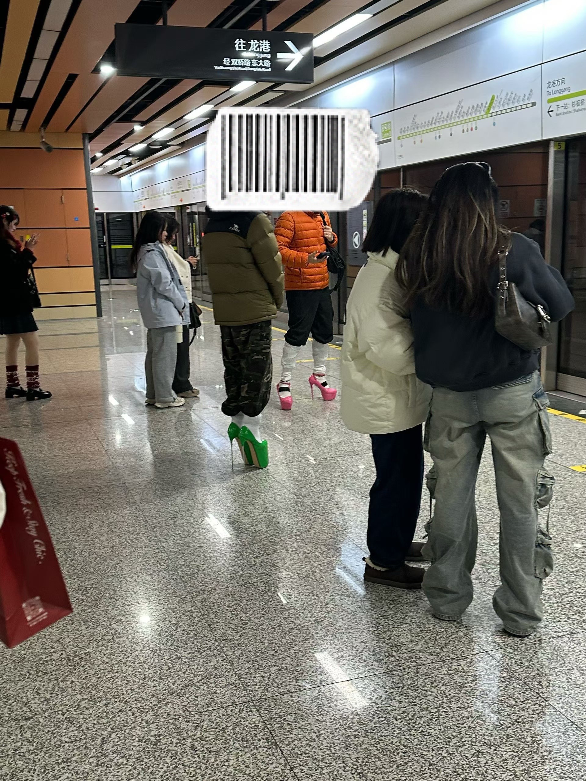 <p>人类迷惑行为 地铁随拍 <!--{img:0}--></p><i...