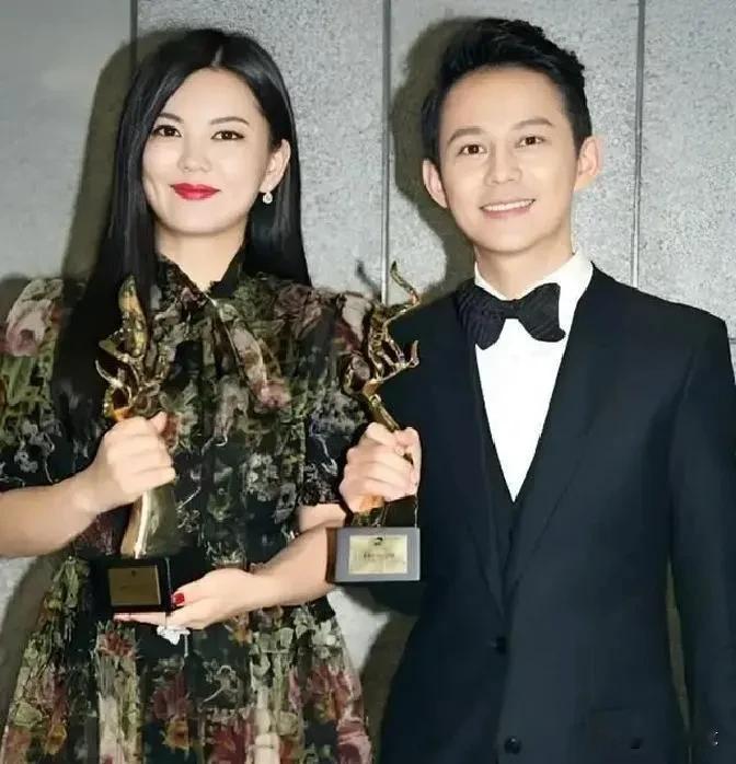 很多人都听过何炅和李湘这段让人挺感慨的旧故事。
 
刚出来打拼那会，何炅年纪不大，在北京奋斗，看着城里高昂的房价，心里也是迷茫的。一个外地人想在大城市站稳脚跟，真不是一件容易事。
 
那时候他和李湘是很好的同事、好朋友。据说当年李湘眼光长远，也真心为朋友着想，常常跟他聊起在这座城市扎根的想法，觉得大
