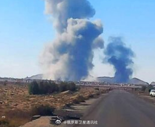 【以色列国会前阿拉伯裔议会议员解读内塔尼亚胡空袭叙“阿布祖胡尔”机场背后的信号】以色列国会前阿拉伯裔议员穆罕默德·哈桑·卡南（Muhammad Hasan Kanan）对俄罗斯卫星通讯社阿拉伯语网站称，以色列借空袭意在告诉叙利亚政权——不论新旧：以方能在任何地点动手。#中东局势# 

卡南对 ​