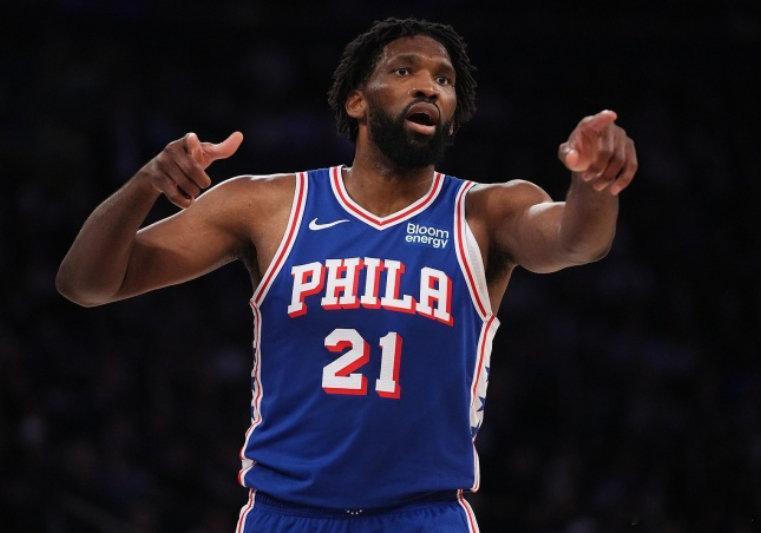 NBA常规赛，76人127-116击败雄鹿。赛后，恩比德接受了采访。

当被问及现在打得有多开心，恩比德表示：“当我处在最佳状态时，我就享受其中。”

此役，恩比德首发出战36分钟，20中8，三分3中0，罚球14中12砍下28分11篮板（4前场篮板）10助攻1抢断，正负值+18。 ​