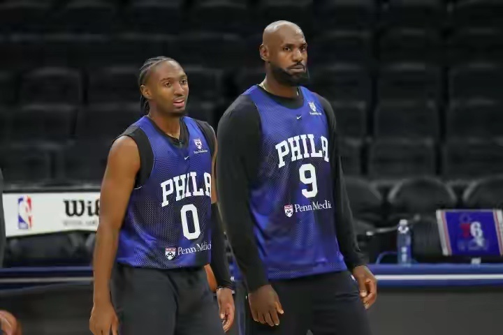 #殳海谈76人29分大逆转骑士#、#媒体人分析76人逆转取胜的关键# NBA常规赛，76人主场114-106逆转击败骑士，取得两连胜。本场比赛，76人最多落后29分，半场仍落后24分，但最终完成大逆转。赛后，篮球媒体人殳海更新社交媒体，分析了76人逆转取胜的关键。

76人超级大翻盘骑士，最多落后29分，中场休息落 ​