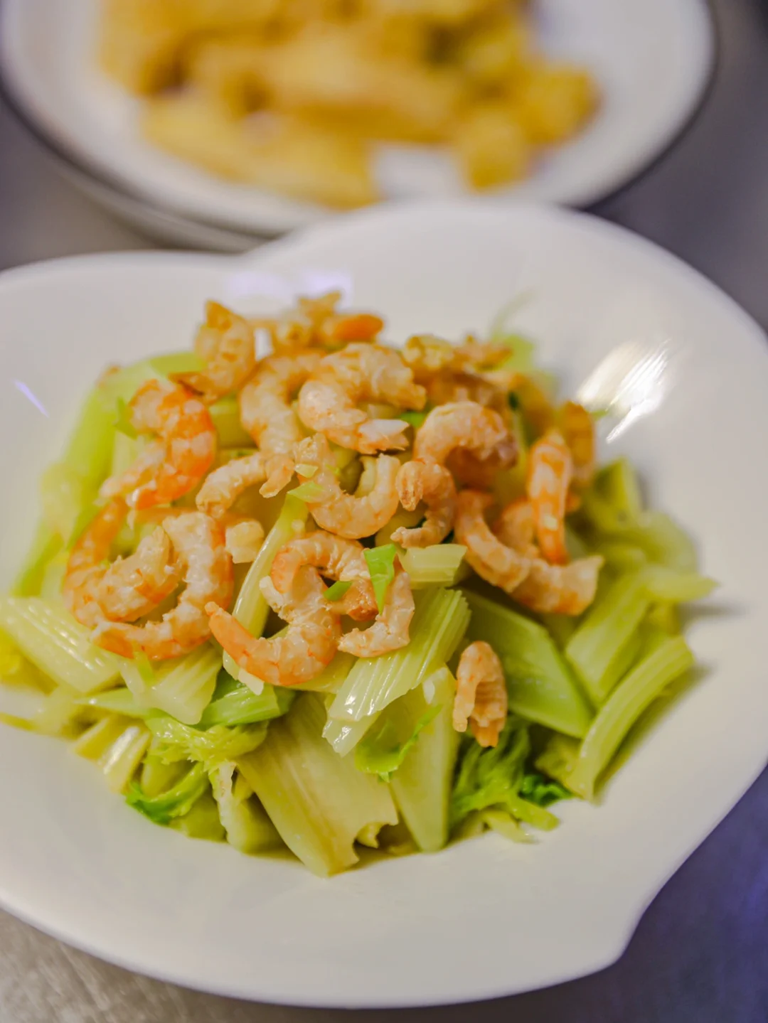 春季护肝减脂小凉菜｜金钩海米拌西芹