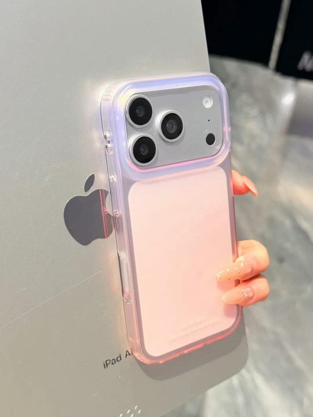 #iPhone17涨价倒计时#
是不是又在骗我买手机？本来想着等补贴、等促销再入手，现在告诉我“涨价倒计时”了？这剧情我熟，每次新机出来都是这套路，先放点风说涨价，再搞个限时优惠，让你觉得不买就亏了，结果买完发现下个月又降了。涨价就涨价吧，我不买立省百分百。 ​