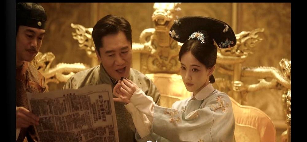 《我不是大师》里那个假太监，竟然是李现师父易容的，就为了把曹三往死里坑。

曹三输得惨烈。上官诚明和祖爷早看穿了全盘，硬憋着没打草惊蛇，静静看他在台上蹦跶。最狠的是，曹三是在完全清醒时自己把罪全招了，而亲手送他进去的，偏偏是他最信任的金不换。

表面看是怪力乱神，实则是全员算计。把仇人养在身边当狗使