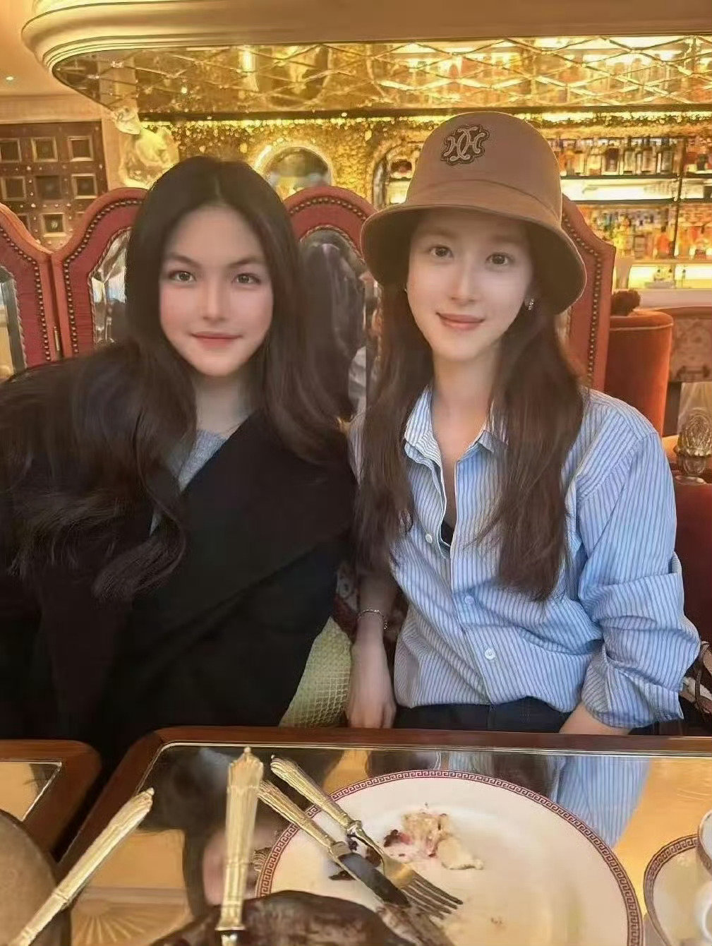王诗龄和章泽天，一个09年一个93年，两个看上去跟同龄人一样。谁能看出她俩年龄差了16岁？章泽天真的好显小 ​​​